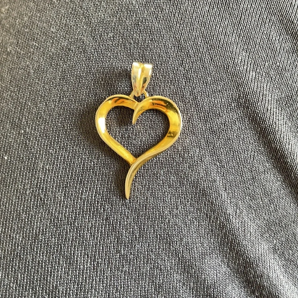 18k Gold Heart Pendant - Picture 7 of 11
